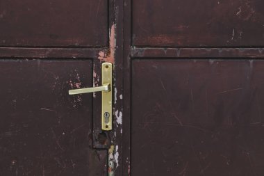 Eski kapı girişi, önden görünüm