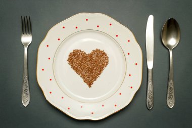 Keten tohumu plaka kalp şeklinde