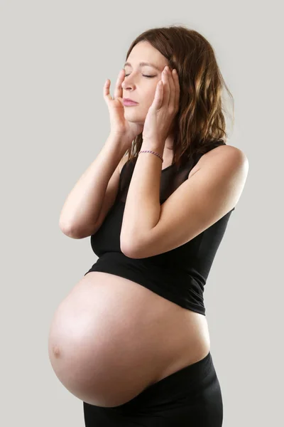 Schwangere Mit Migränesymptomen Studioaufnahme — Stockfoto