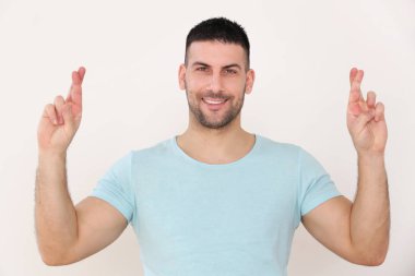 Genç ve yakışıklı bir adamın portresi  