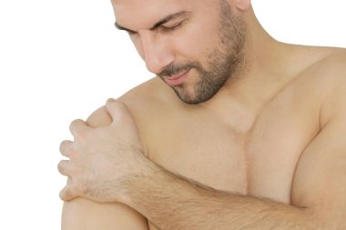 Omuz ağrısı ile genç adam stüdyo çekim