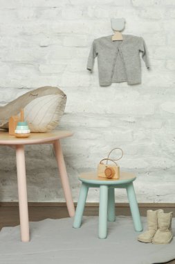 Şık çocuk kreş odasında sevimli köşe