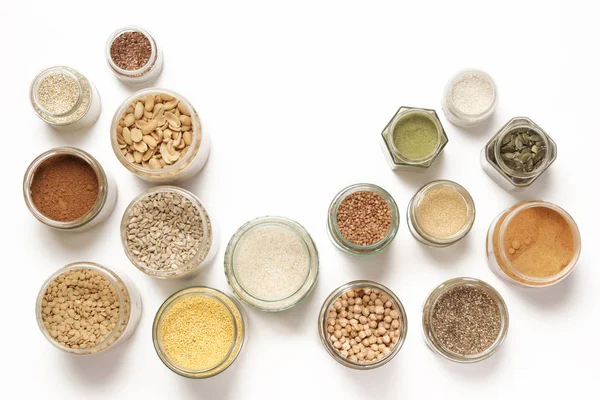 与谷物, 种子, 豆类, 面粉和各种罐子的顶部视图 — 图库照片