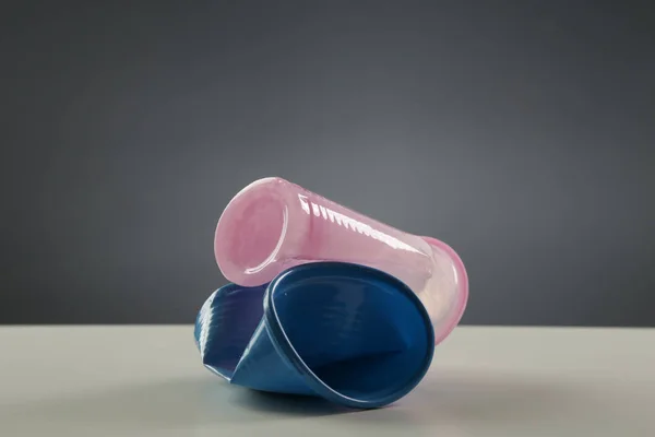 Vasos Plástico Solo Uso Plano Estudio Concepto Contaminación Plástica —  Fotos de Stock