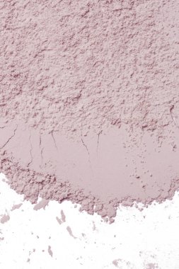 Pembe kozmetik kil tozu dokulu arka plan, yakın çekim, 
