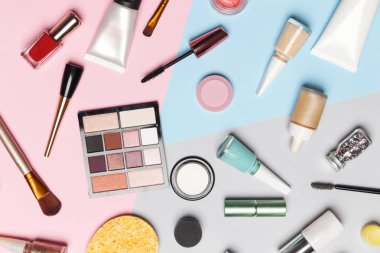 Renk arka planda Dekoratif kozmetik seti