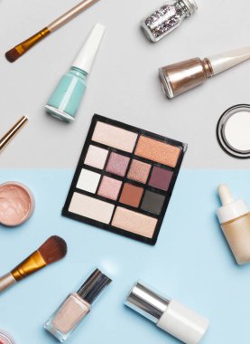 Renk arka planda Dekoratif kozmetik seti