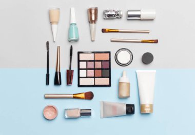 Renk arka planda Dekoratif kozmetik seti