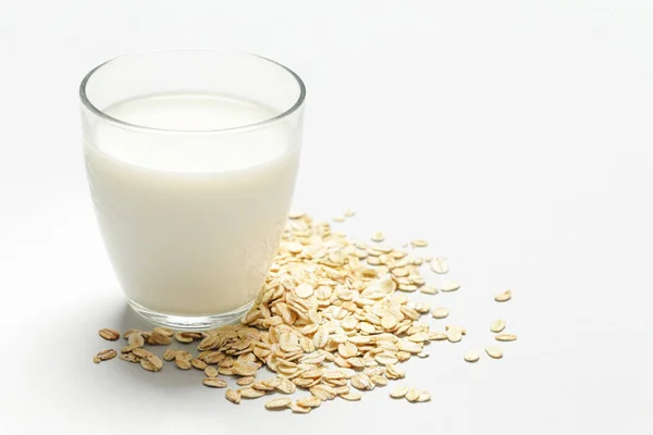 Yulaf Sütü Yulaf Haddelenmiş Bir Bardakta Organik Vegan Süt Bitkisi — Stok fotoğraf