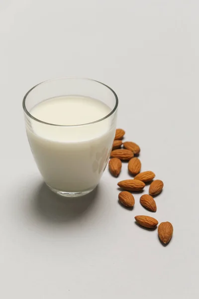 Миндальное Молоко Орехи Органическое Веганское Молоко Основе Немолочных Растений Стакане — стоковое фото