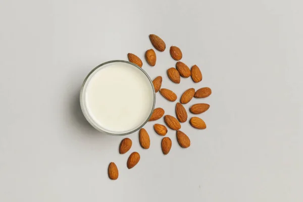 Mandlové Mléko Ořechy Organické Veganské Mléko Bázi Mléka Skleněném — Stock fotografie