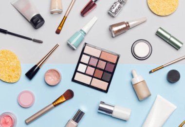 Renk arka planda Dekoratif kozmetik seti