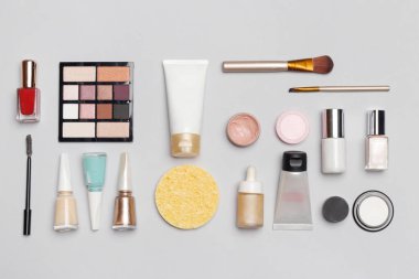 Renk arka planda Dekoratif kozmetik seti