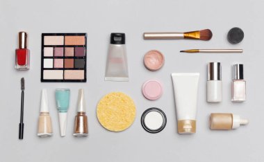 Renk arka planda Dekoratif kozmetik seti