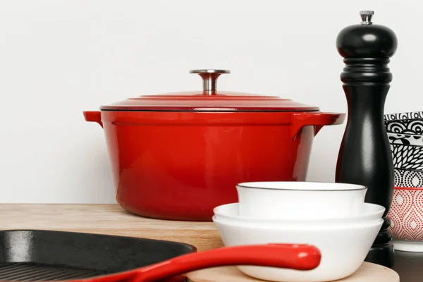 Cookware Set Red Enameled Cast Iron Pot Saucepan Bowls — Stock Photo, Image