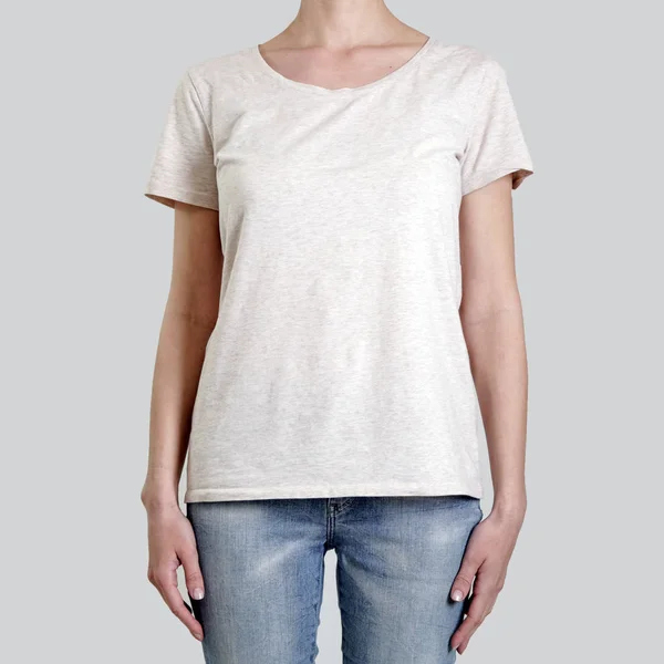 基本空白棉质T恤中的女性躯干 — 图库照片