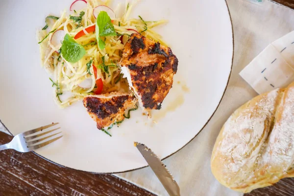 Zitronengras Hühnerbrust Mit Grünem Mangosalat Casual Dining Restaurant Essen — Stockfoto