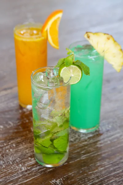 Вкусные Полезные Летние Напитки — стоковое фото