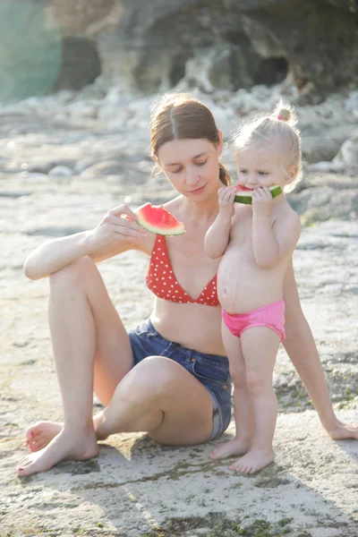 Happy Blonde Girl Her Mum Eating Slice Watermelon Candid Outdoor — Stock Photo, Image