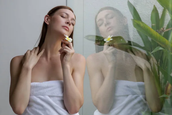Portrait Beautiful Young Woman Bathroom Wearing White Towel Holding Frangipani — Stock Photo, Image