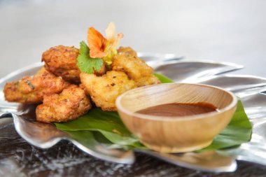 Domates soslu sebzeli börek