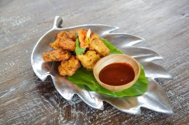 Domates soslu sebzeli börek