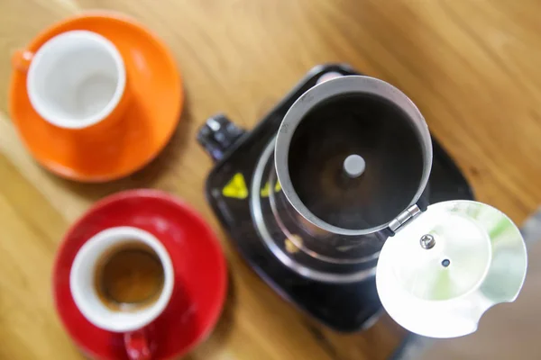 Vue Dessus Cafetière Des Tasses Café Céramique Sur Table Bois — Photo