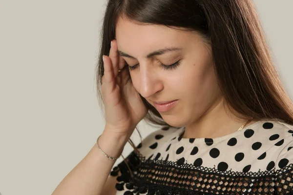 Young Woman Headache Studio Portrait Worried Young Woman — Stock Photo, Image