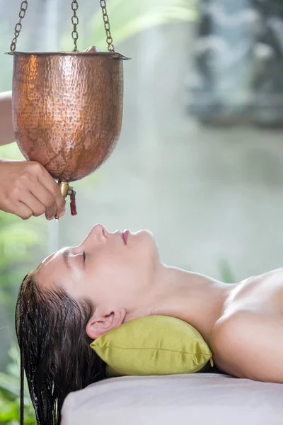 Shirodhara Ayurvedic Healing Technique Oil Dripping Female Forehead Portrait Young — Stock Photo, Image