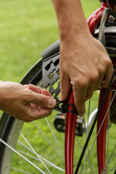 Front bicycle baby seat installation steps. A series of images, how to put kid seat on a bicycle handlebar