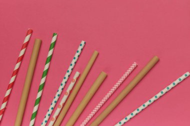 Tek kullanımlık plastik pipetler için alternatif olarak yeniden kullanılabilir bambu pipetler