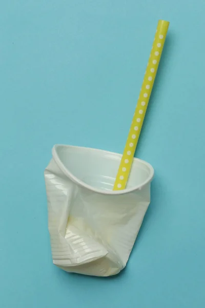 Problema Plástico Uso Único Vidro Plástico Usado Palha Bebida Fundo — Fotografia de Stock