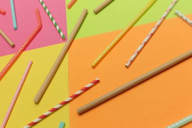 Tek kullanımlık plastik pipetler için alternatif olarak yeniden kullanılabilir bambu pipetler