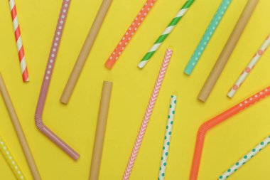 Tek kullanımlık plastik pipetler için alternatif olarak yeniden kullanılabilir bambu pipetler