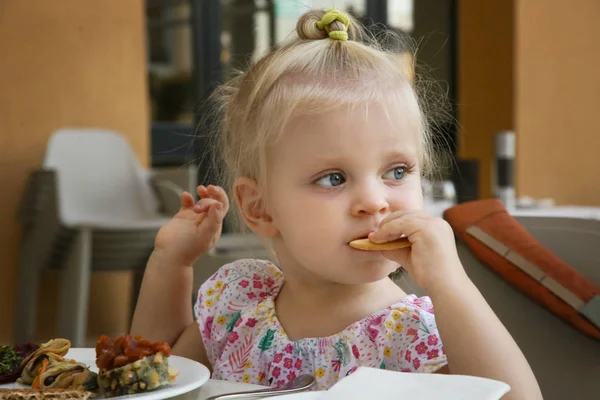 Adorable Blonde Toddler Girl Having Her Meal Table — Stock Photo, Image
