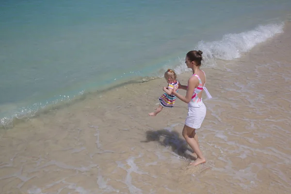 Happy Playful Toddler Girl Enjoying Beach Day Her Mother Family — Stock Photo, Image