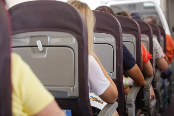 Pasajeros Dentro Del Avión Pasajeros Sentados Durante Vuelo Clase Turista — Foto de Stock