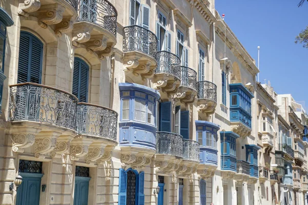 马耳他的街景 马耳他传统的五颜六色的阳台 — 图库照片