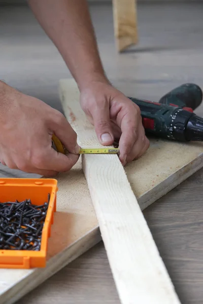 Carpenter Meten Breedte Van Houten Lat — Stockfoto