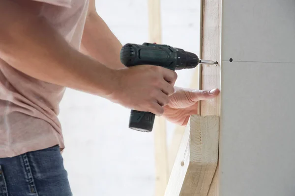 Heimwerker Bohren Mit Einem Elektroschrauber Schrauben Gipskartonplatten Heimwerkerkonzept — Stockfoto