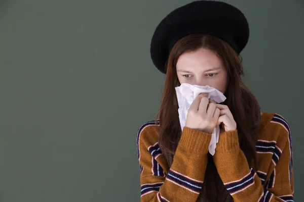 Grippe Erkältung Oder Allergie Studioaufnahme Einer Jungen Frau Mit Allergiesymptomen — Stockfoto