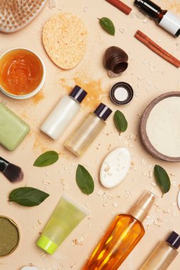 Doğal organik kozmetik düz yatıyordu. Ev spa konsepti. Cilt, vücut ve saç bakım ürünleri.