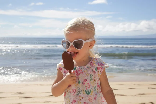 Adorable Toddler Girl Eating Ice Cream Portrait Child Wearing Sunglasses — Stock Photo, Image