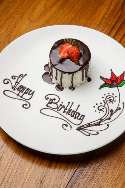 Chocolade Aardbeientaart Voor Gelukkige Verjaardag — Stockfoto