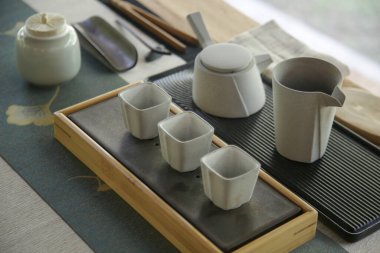 Geleneksel Çin çay töreni için çay takımı hazır..