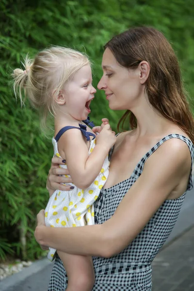 Candid Outdoor Portrait Mother Her Toddler Girl — Stockfoto