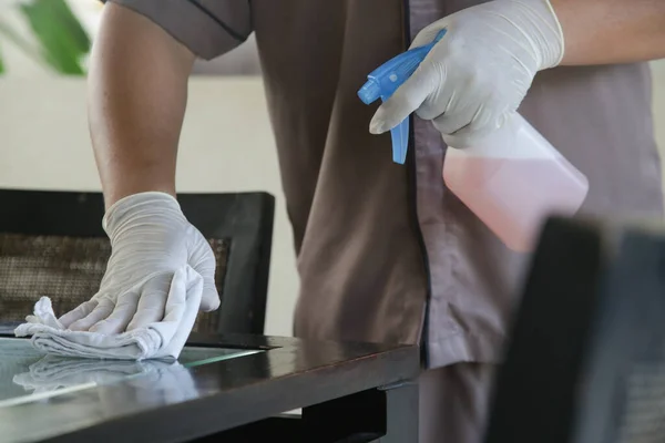 Limpieza Desinfección Superficies Contra Virus Corona Con Detergente Aerosol Guantes —  Fotos de Stock