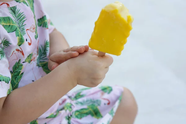 Cute Toddler Girl Eating Yellow Popsicle Candid Outdoor Portrait Child — Stock Photo, Image