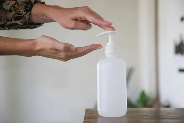 Woman Applying Hand Sanitizer Coronavirus Flu Outbreak Virus Illness Protection — Stock Photo, Image