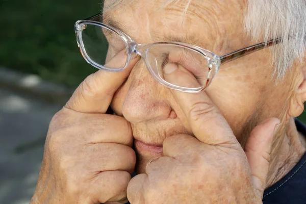 Senior Caucasian Woman Rubbing Her Eyes Eyeglasses — 스톡 사진